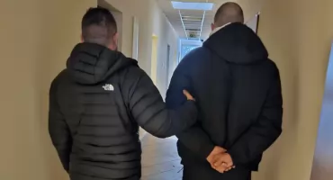 Obywatelskie ujęcie sprawcy włamania na terenie Wawra